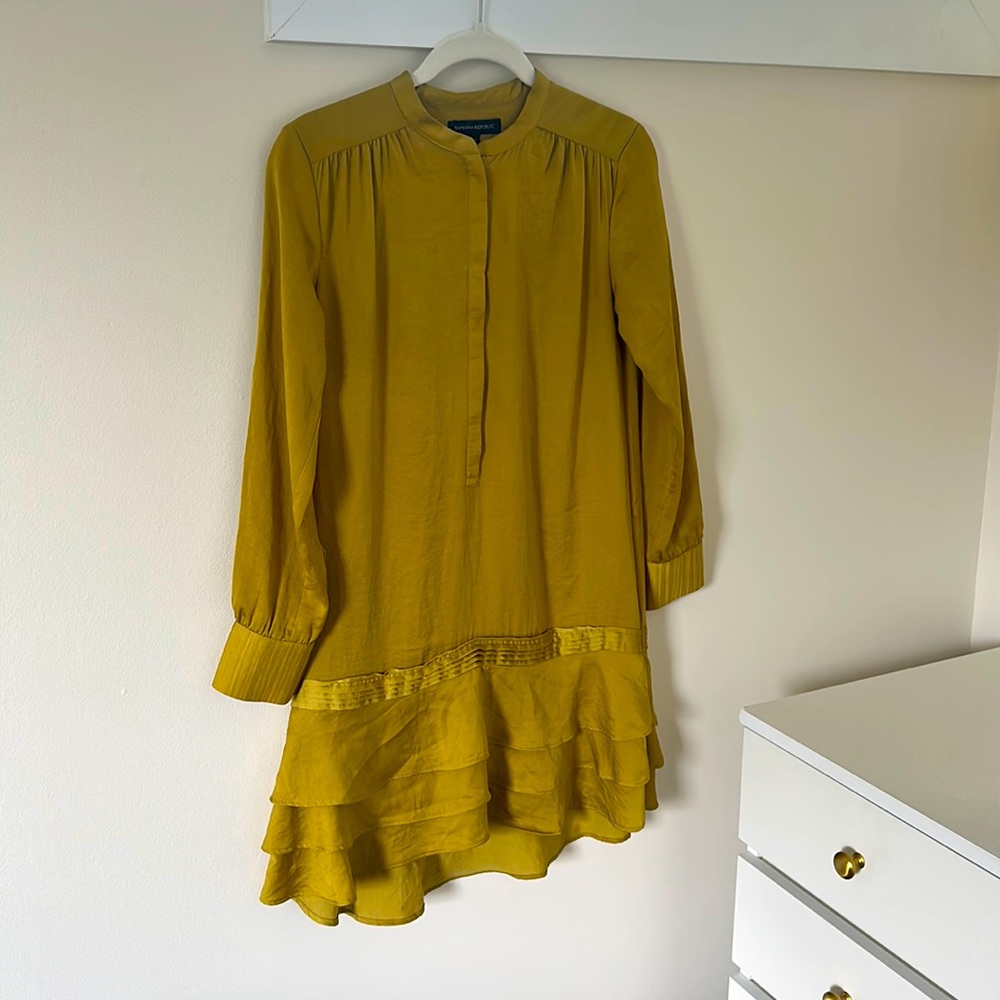 Banana Republic Long Sleeve Silk Top Yellow Crew Neck Tops - Women's